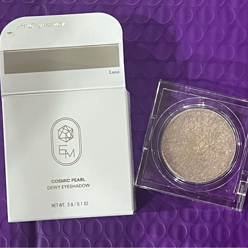 EM Cosmetics Dewy Eyeshadow